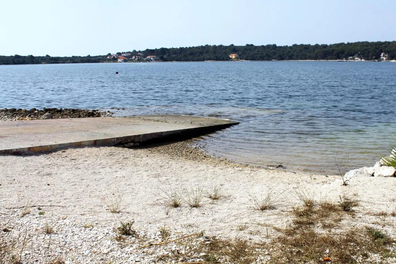 Family Friendly Apartments With A Swimming Pool Verunic, Dugi Otok - 14286 Veli Rat 0*,  Horvátország