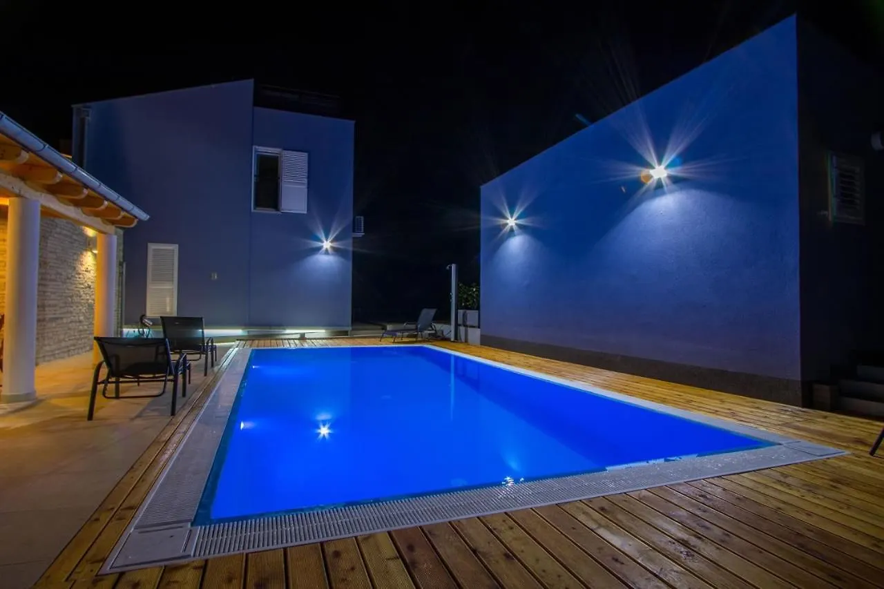 Family Friendly Apartments With A Swimming Pool Verunic, Dugi Otok - 14286 Veli Rat