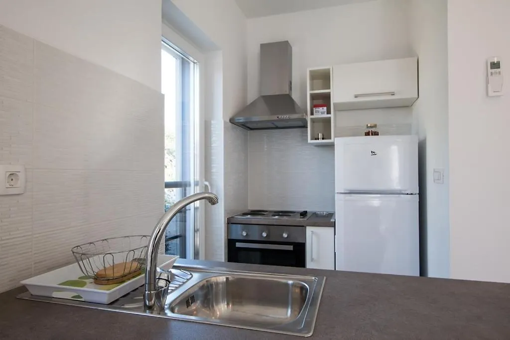 Family Friendly Apartments With A Swimming Pool Verunic, Dugi Otok - 14286 Veli Rat