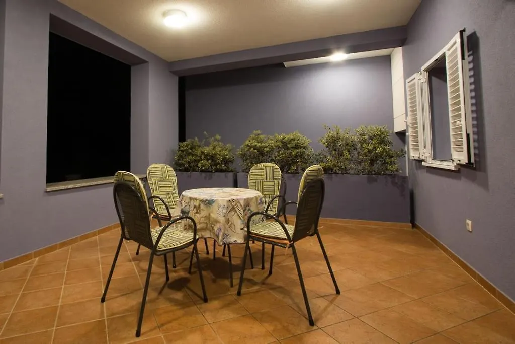 Family Friendly Apartments With A Swimming Pool Verunic, Dugi Otok - 14286 Veli Rat