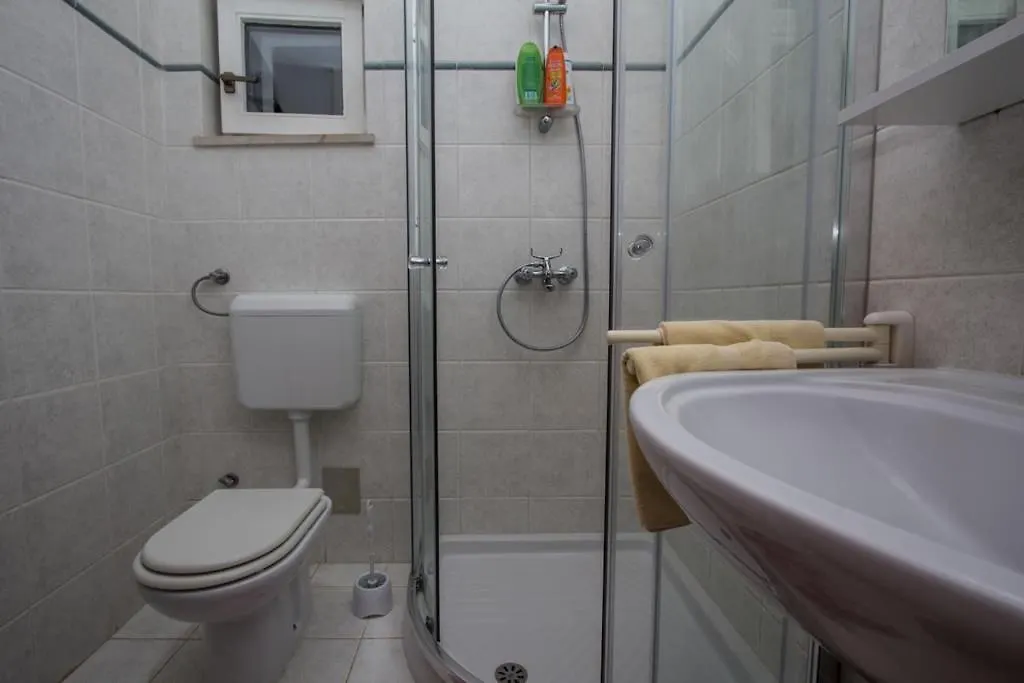Family Friendly Apartments With A Swimming Pool Verunic, Dugi Otok - 14286 Veli Rat