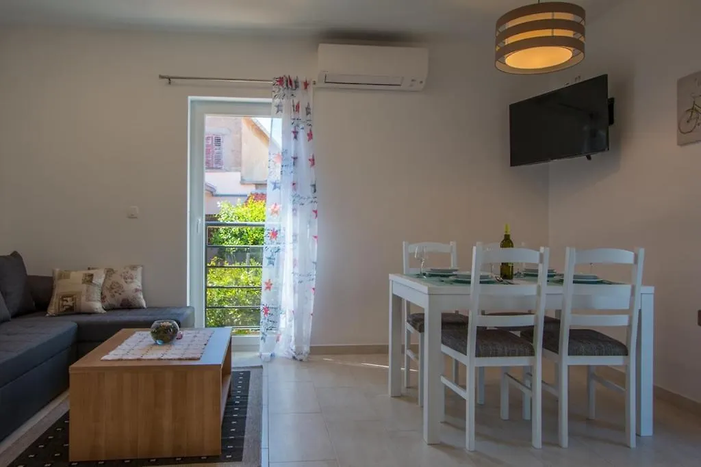 Family Friendly Apartments With A Swimming Pool Verunic, Dugi Otok - 14286 Veli Rat