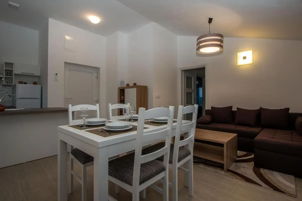 Family Friendly Apartments With A Swimming Pool Verunic, Dugi Otok - 14286 Veli Rat 0*,  Horvátország