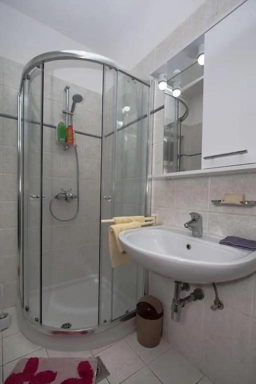 Family Friendly Apartments With A Swimming Pool Verunic, Dugi Otok - 14286 Veli Rat 0*,
