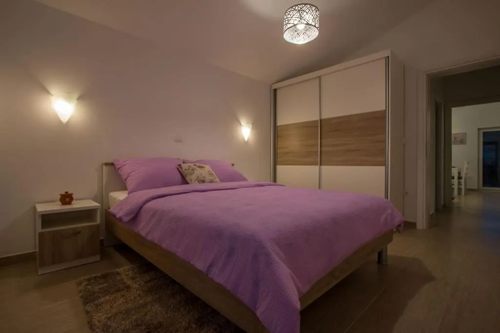 Family Friendly Apartments With A Swimming Pool Verunic, Dugi Otok - 14286 Veli Rat