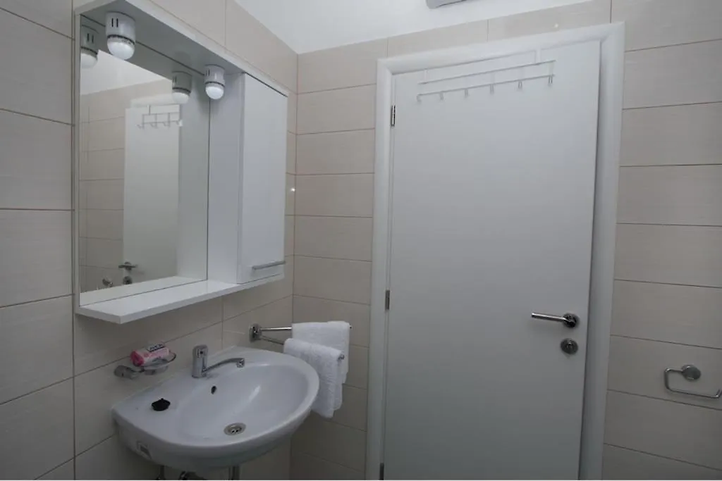 Family Friendly Apartments With A Swimming Pool Verunic, Dugi Otok - 14286 Veli Rat