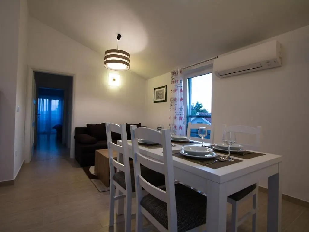 Family Friendly Apartments With A Swimming Pool Verunic, Dugi Otok - 14286 Veli Rat