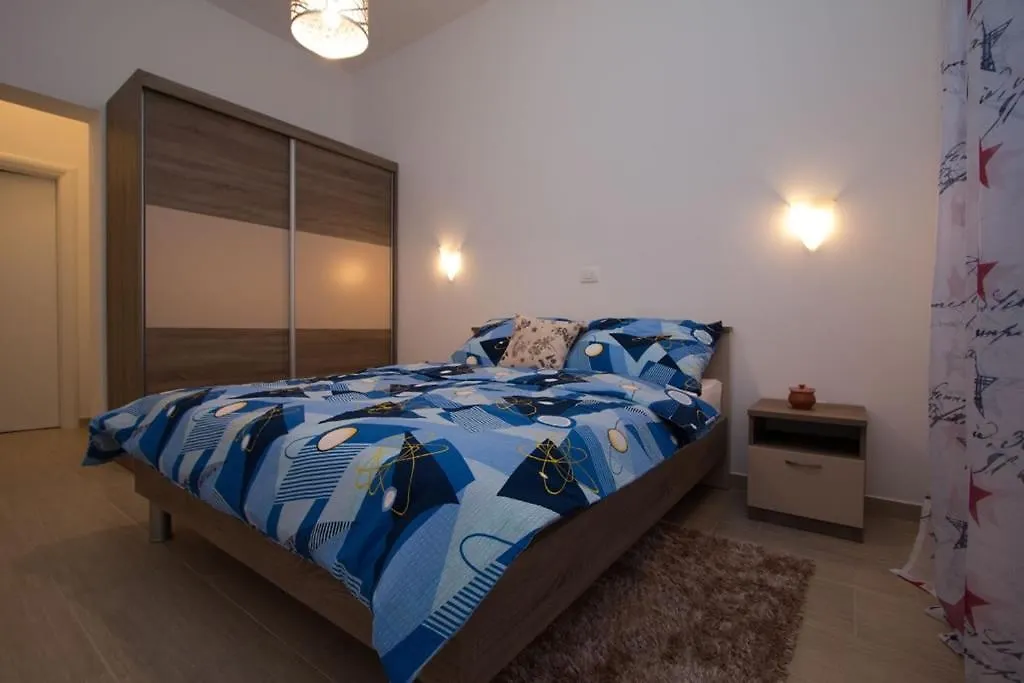 Family Friendly Apartments With A Swimming Pool Verunic, Dugi Otok - 14286 Veli Rat