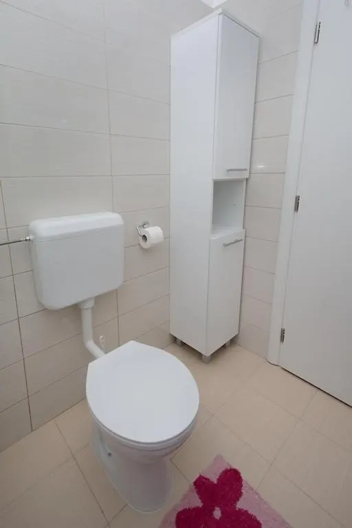 Family Friendly Apartments With A Swimming Pool Verunic, Dugi Otok - 14286 Veli Rat 0*,  Horvátország