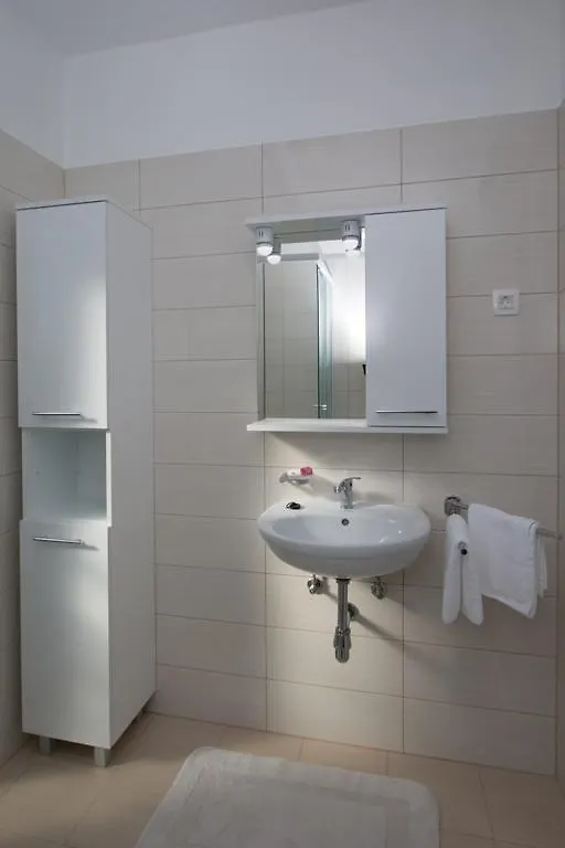 Family Friendly Apartments With A Swimming Pool Verunic, Dugi Otok - 14286 Veli Rat