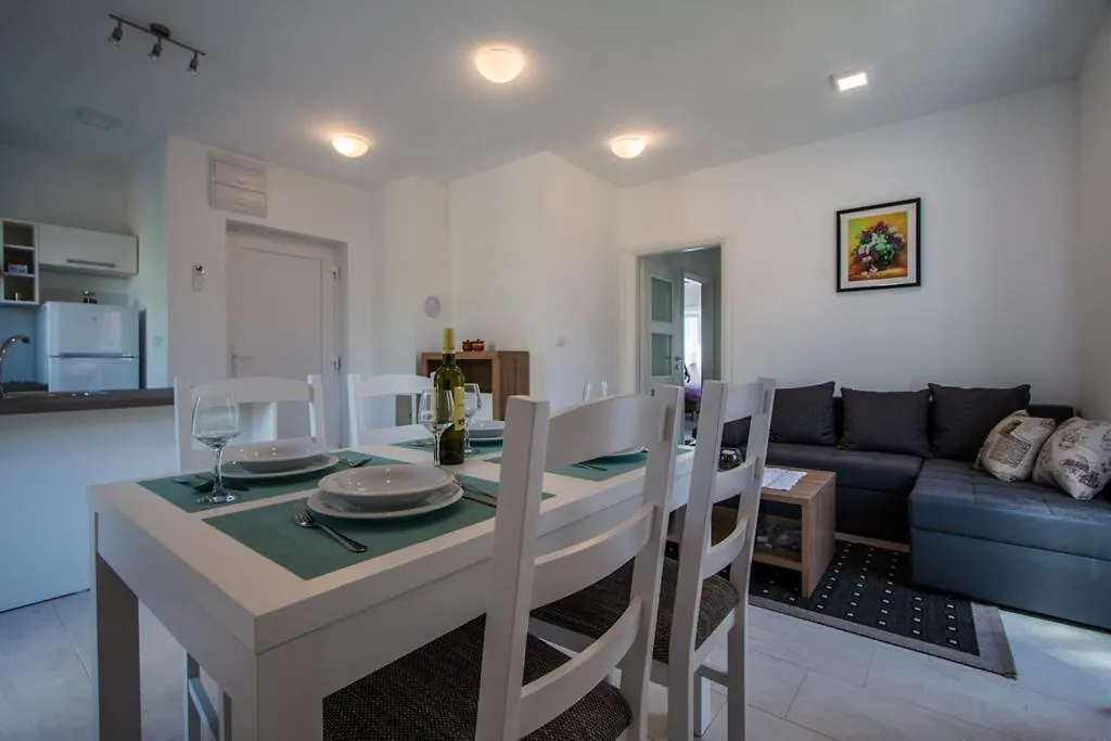 Family Friendly Apartments With A Swimming Pool Verunic, Dugi Otok - 14286 Veli Rat