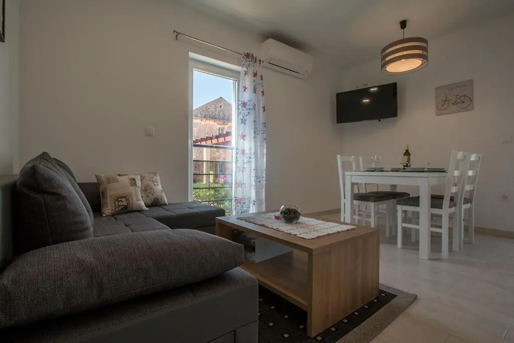 Family Friendly Apartments With A Swimming Pool Verunic, Dugi Otok - 14286 Veli Rat Horvátország